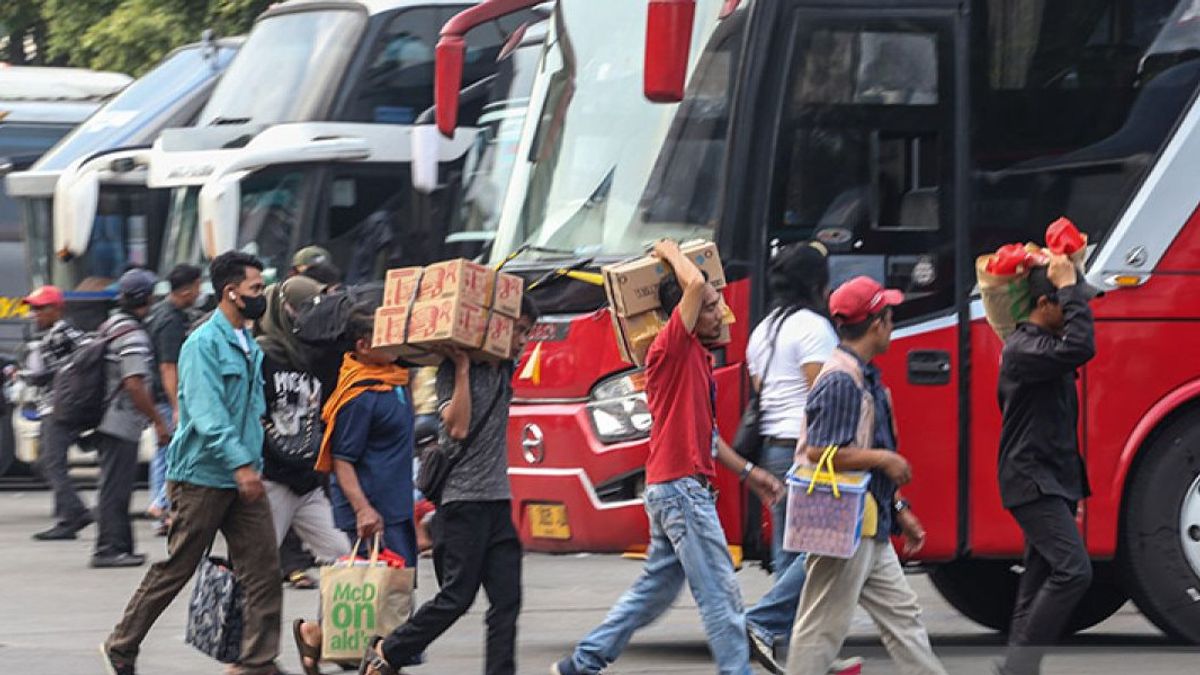 Kemenkominfo Urges The Public To Go Home Using General Transportation