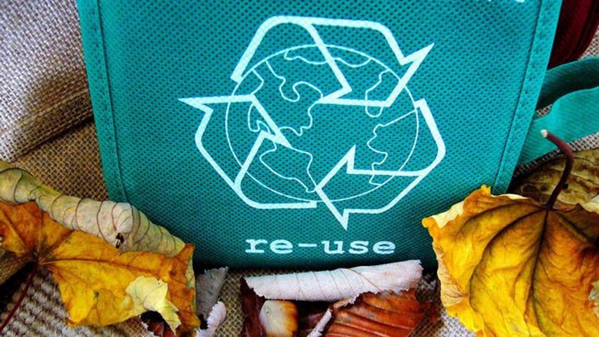 政府必须更加认真地推动回收行业，以便印度尼西亚的塑料废物不会变得更加疯狂