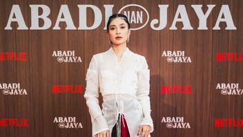 Cerita Mikha Tambayong Nangis di Syuting Film “<i>Abadi Nan Jaya</i>”