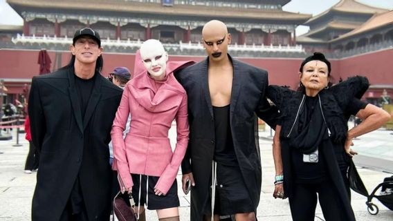 Look Strange And Happy, Designer Rick Owens And His Group Were Expelled From China