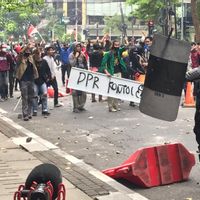 Mahasiswi TikTokers ini Joget-joget Bikin Konten Sindir DPR di Tengah Demo