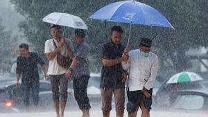 BMKG Ingatkan Masyarakat Waspadai Potensi Cuaca Panas, Hujan Berpetir, hingga Banjir Rob di Sejumlah Daerah