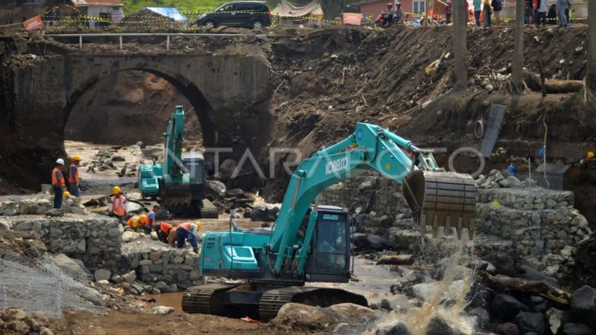 L’Agence géologique expulsera le roche métallique du mont Marapi pour prévenir les inondations