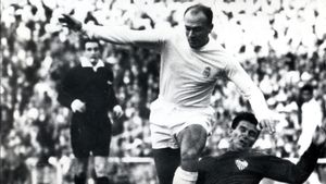 Mengenang Alfredo Di Stefano, Legenda Sepak Bola Satu-satunya yang Meraih Trofi Super Ballon d'Or