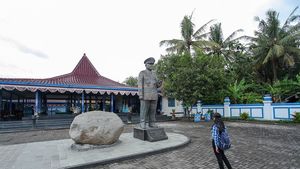 Efek Soeharto: Desa Kemusuk Diaspal Sampai Tepi Parit