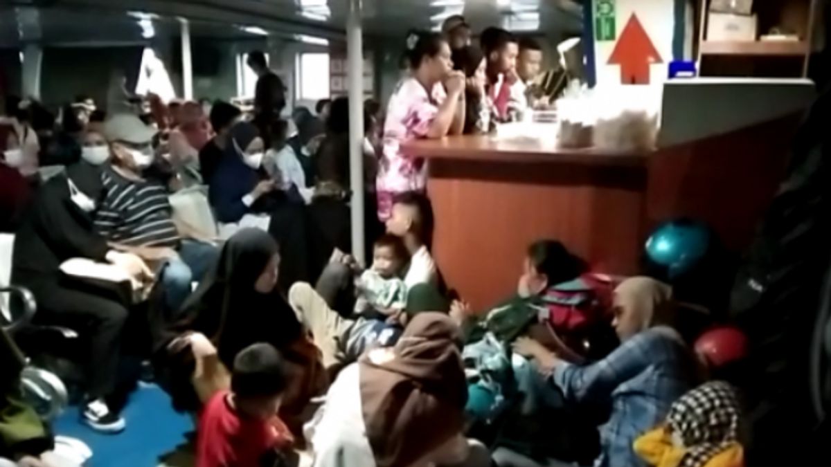 Faire Goosebumps Voir Membludaknya Passagers Potentiels Torobulu Ferry à Tampo, Sultra