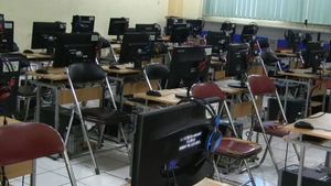 DPR Kritik Viktor Laiskodat yang ‘Paksa’ Siswa SMA Masuk Jam 5 Pagi: Lebih Baik Fokus Kesejahteraan Guru