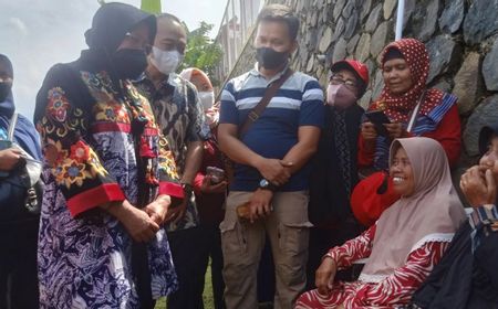 Cerita Pilu Mensos Risma Saat Bertemu Lansia yang Dibuang Anaknya Sendiri, Ada yang Minta Disuntik Mati Saja