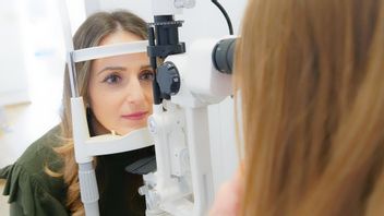 Sama-Sama Memengaruhi Ketajaman Penglihatan, Ini 8 Perbedaan Mata Minus dan Plus 