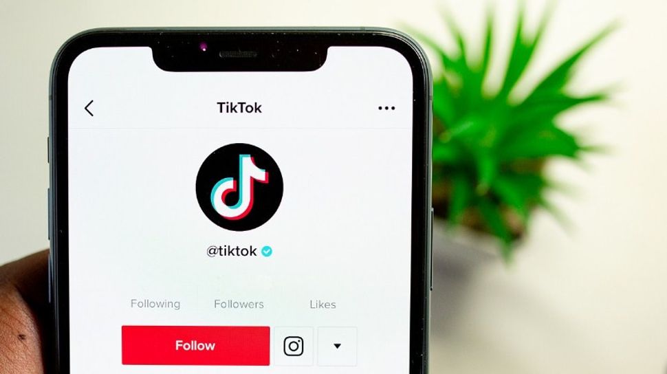 TikTok Bio Link là cách tuyệt vời để giới thiệu các tài khoản của bạn cho nhân vật quan tâm và giúp họ tìm kiếm các kênh liên lạc của bạn. Hãy xem hình ảnh liên quan để tìm hiểu thêm về cách sử dụng tính năng này để giúp giới thiệu hình ảnh của bạn trên TikTok.