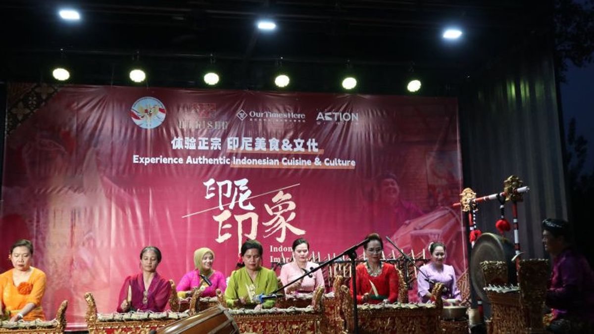 北京市民被Gamelan Gemu Fa Mi Re演示,以介绍印尼文化