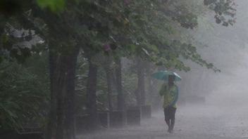 مئات السكان المتضررين من الفيضانات في ماديون ، لا تزال حكومة ريجنسي تجمع البيانات