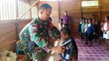 Tak Hanya Piawai Jaga Perbatasan, Satgas Pamtas RI-PNG Yonif 123/Rajawali Mampu Menjadi Guru di Distrik Sota Papua