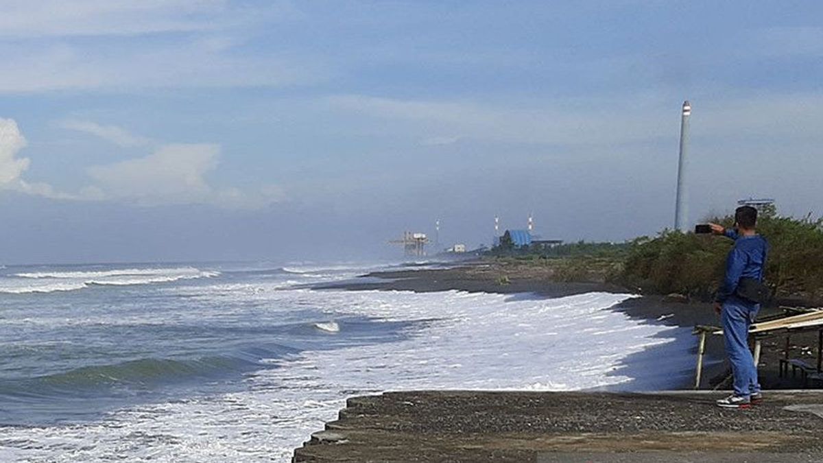 BMKG:西ジャワ-DIYの南海波は6メートルに達する可能性があります