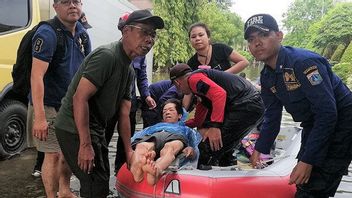 Lorsque Les Inondations Frappent, Qui Est La Première Personne à être Sauvée? C’est La Réponse De L’officier PKP Jakbar