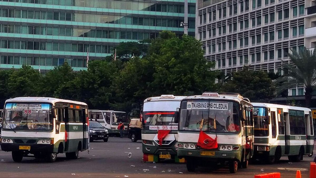 Ahok Larang Kopaja Zombie Input Busway Line in Memory Today, November 22, 2013