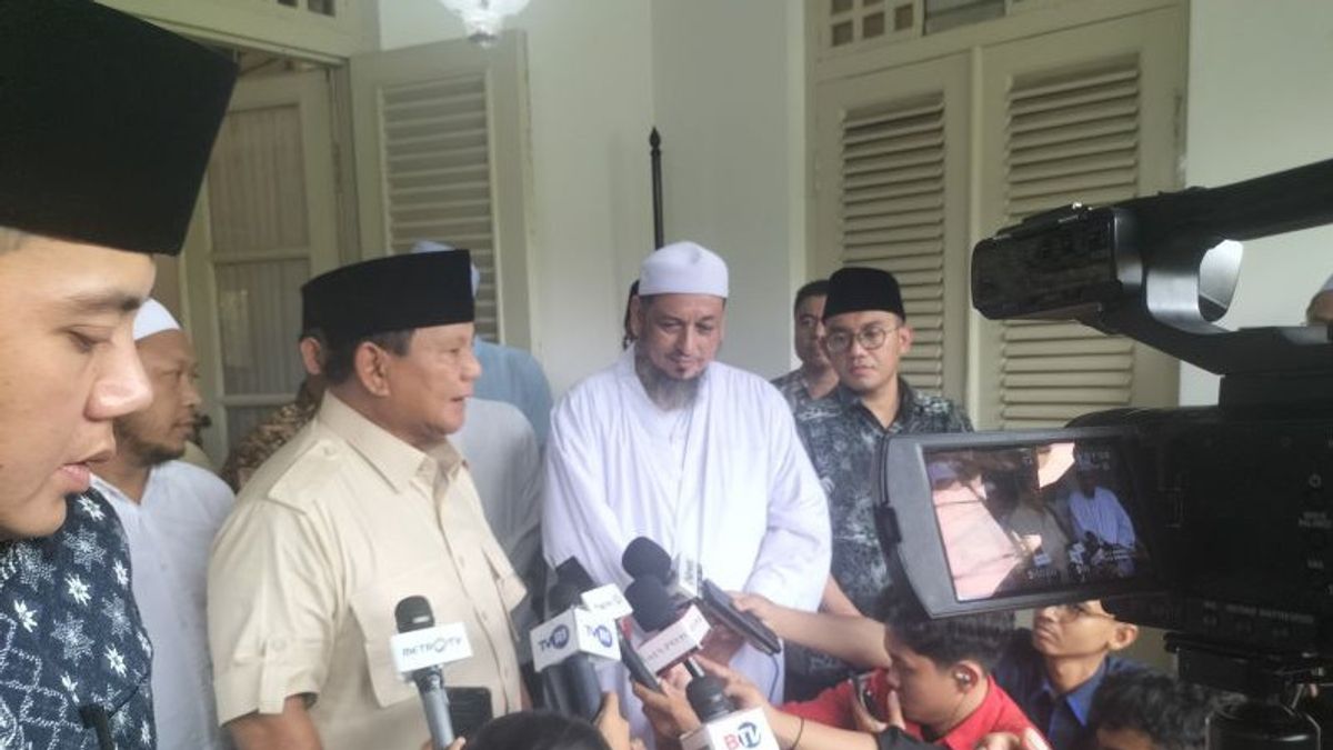 普拉博沃·苏比安托(Prabowo Subianto)要求哈比卜·阿里·奎塘(Habib Ali Kwitang)为人民祈祷Restu Bisa Maksimal