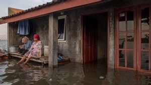 Floods In Kebumen Soak Residents' Houses And Islamic Boarding Schools