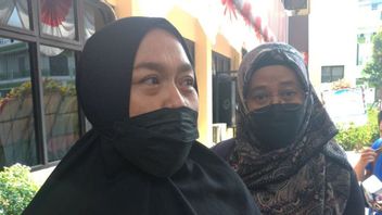 Ibu Tersangka Kasus Pengeroyokan Adik Kelas Rela Sujud kepada Orang Tua Korban untuk Mendapatkan Kebebasan Anaknya