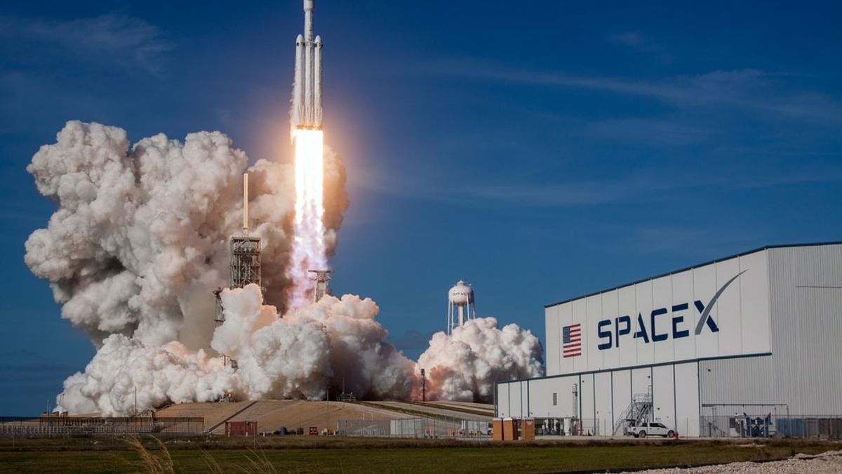 L’idée Folle D’Elon Musk, Faire Des Panneaux D’affichage Dans L’espace