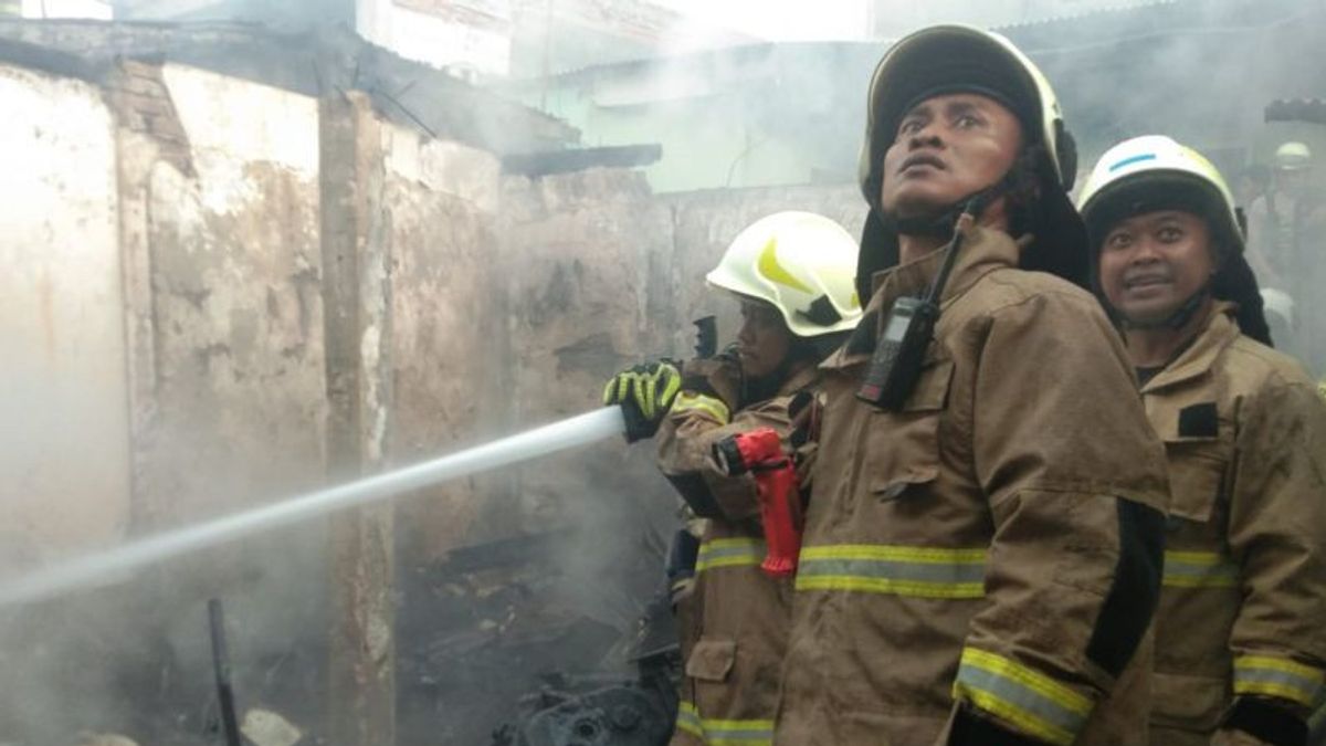 怀疑电气短路，Cakung Mill的10栋房屋被烧毁
