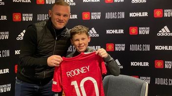 Wayne Rooney's Son, Kai Signed By Manchester United