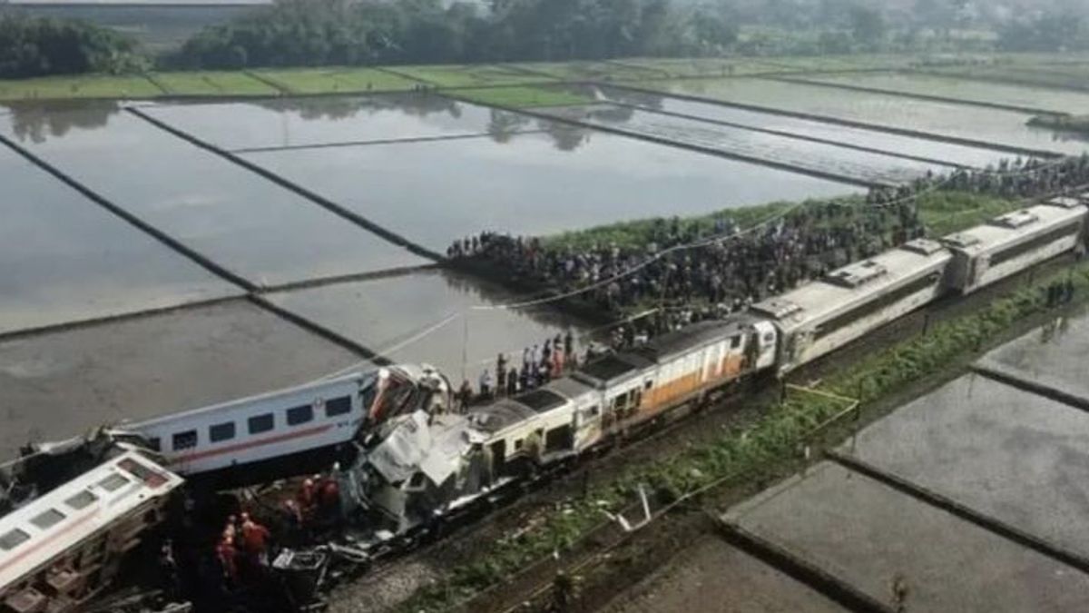Abaikan Sinyal, Kereta Kargo Tabrak Kereta Penumpang di India Timur Tewaskan 8 Orang 