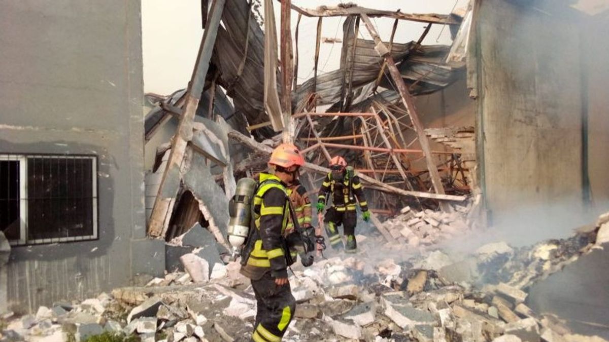 バンドンリージェンシーで焼かれた2つの工場倉庫、爆発音が大声で鳴った
