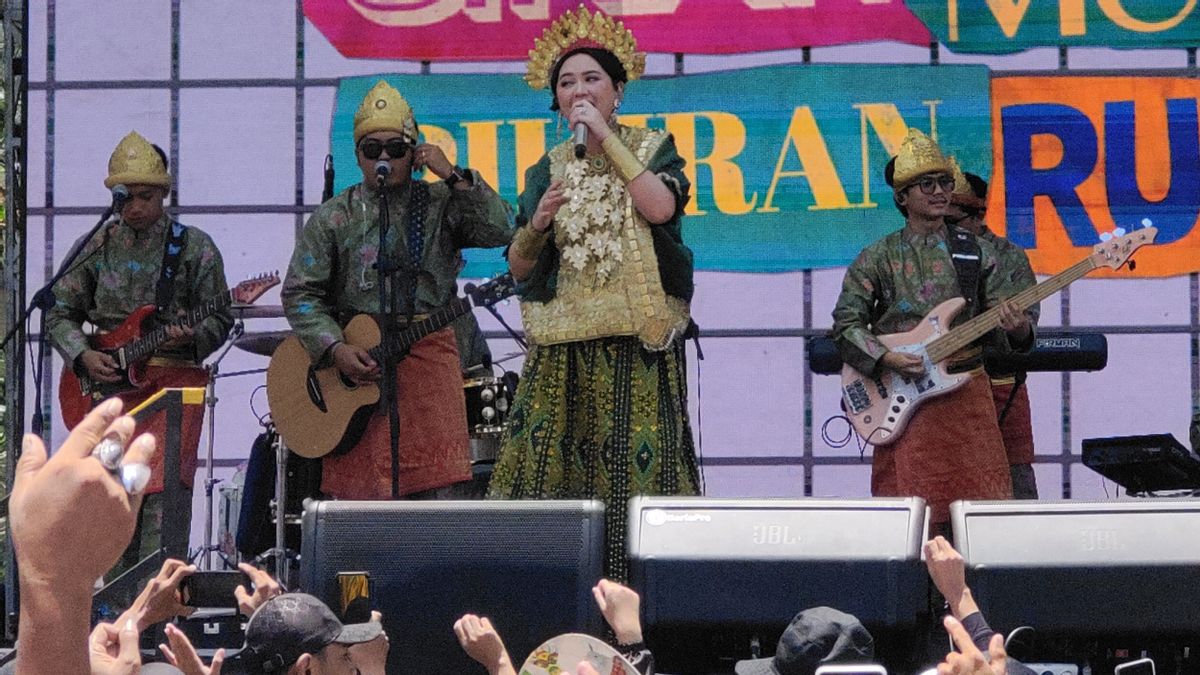 Happy Asmara Absent From People Outside Jakarta Who Are Present At The People's Party Stage