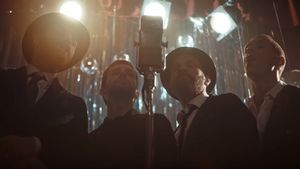 Video Klip terbaru Coldplay Tandai Debut Sutradara Dakota Johnson