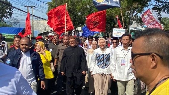 Garut KPU Receives Registration Of Candidates For Syakur Amin-Putri Karlina