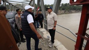 Cek Penanganan Pascabanjir Bandang Bireun Aceh, Mendagri Lihat Sejumlah Wilayah Masih Tertutup Lumpur