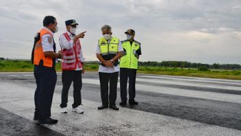 Le Ministre Des Transports Vérifie L’état De Préparation De L’aéroport De Ngloram Blora