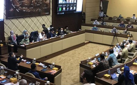 Rapat Bersama Pemerintah dan Penyelenggara Pemilu, Komisi II DPR Bahas Rancangan Perbawaslu