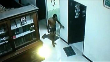 The Thief In Underpants In Bungo Jambi Caught On CCTV Captured By The Spartan Team
