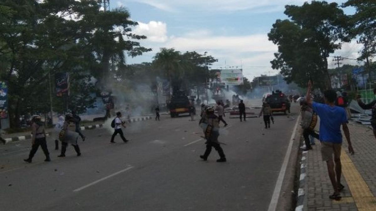 Demo 11 April di Sultra Ricuh, Polisi Amankan Delapan Mahasiswa dan Dua Pelajar