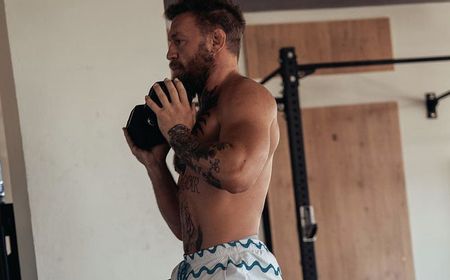 Conor McGregor Pamer Tubuh Kekar Saat Latih Kekuatan Tulang Belakang Jelang Kembali ke Octagon