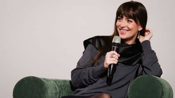 ダコタ・ジョンソンが睡眠ルーチン、リラクゼーションの趣味、毎晩最低10時間について語る