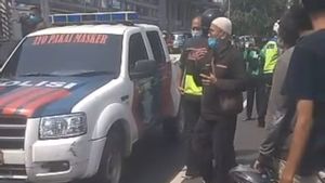 Pemotor Tewas Menabrak Truk Tangki Air, Polisi Sebut Korban Tidak Konsentrasi saat Berkendara