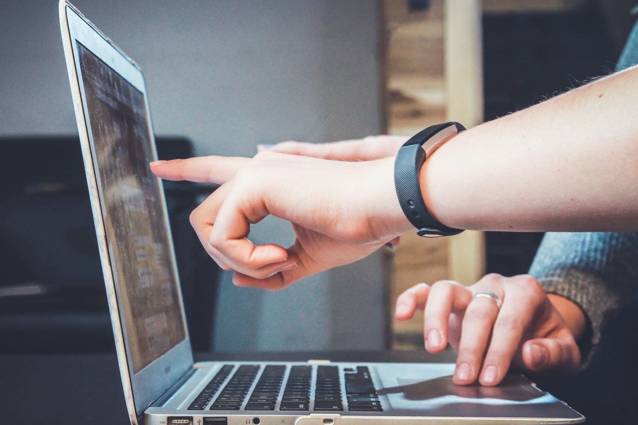 Travailler Avec La Technologie Toute La Journée, Ce Sont 5 étirements De Mains Que Vous Devez Faire