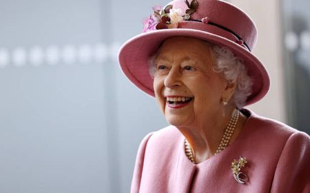 7 Gaya Berpakaian Ratu Elizabeth II Paling Ikonik dan Elegan Semasa Hidup