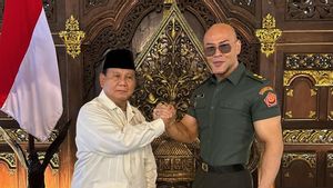 Deddy Corbuzier Terima Pangkat Kolonel Tituler TNI AD dari Prabowo