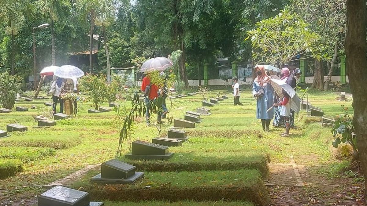 Jelang Ramadan Pemakaman di Jakarta Dipadati Peziarah, Termasuk TPU Pondok Kelapa