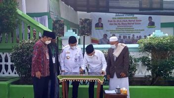 Vice President Ma'ruf Amin Provides Old Age Security Assistance To Guarantees For Loss Of Work To Jambi Residents