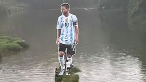 16 Hari Menuju Piala Dunia 2022: Bukti Publik India Sangat Mengidolai Messi, Poster Berukuran 9 Meter Dipajang di Tengah Sungai