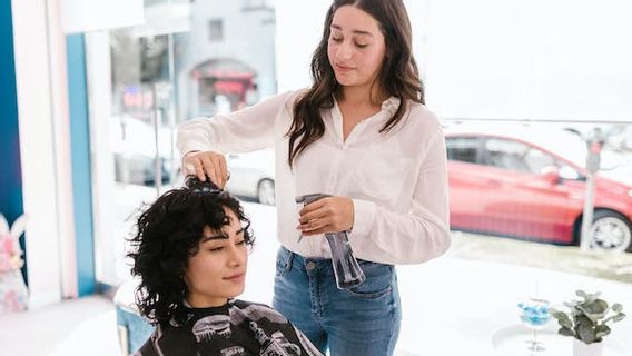 Les cheveux sales peuvent causer des infections et des problèmes de santé de la peau