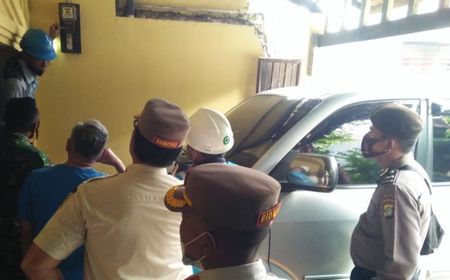 Cegah Kebakaran, PLN dan Satpol PP Jakbar Gelar Operasi Penertiban Arus Listrik