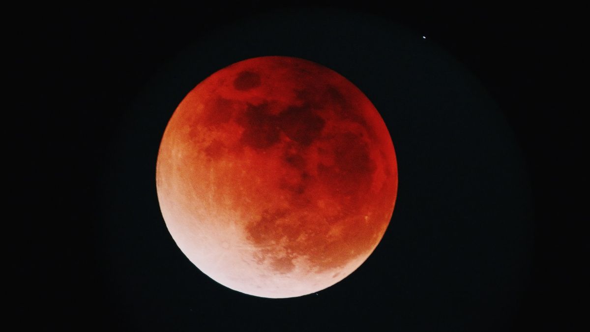 Rare Moment 190 Years, Total Lunar Eclipse Coincides With Vesak Day