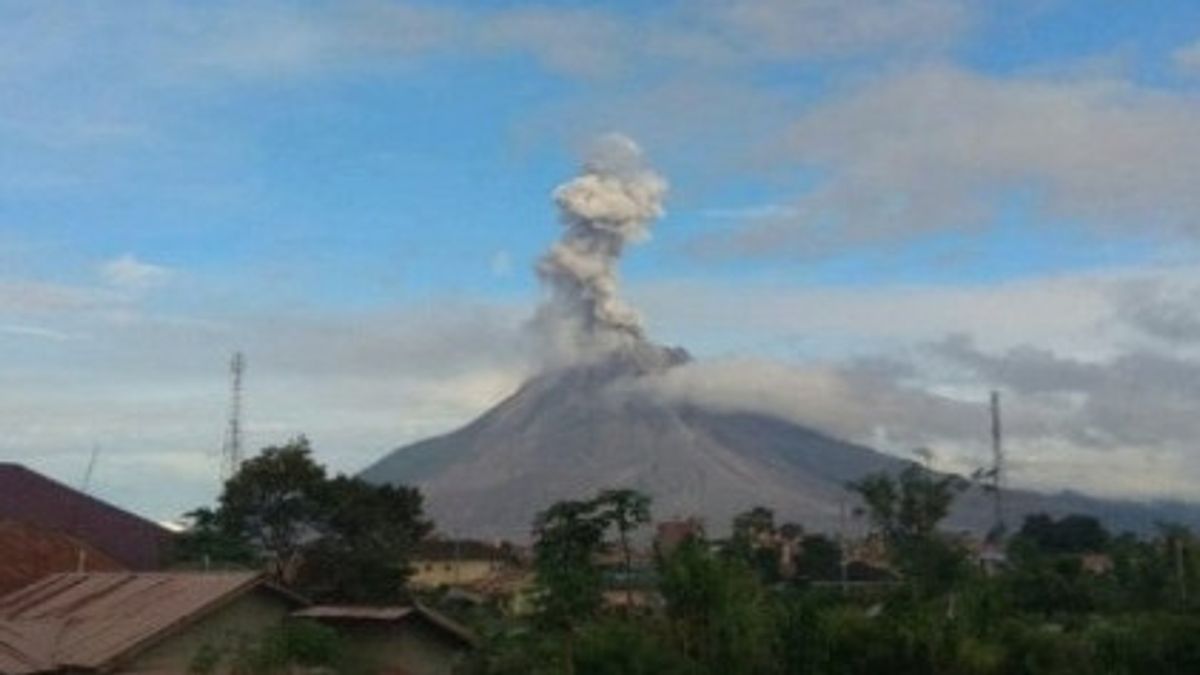 Dua Kali Erupsi, Gunung Sinabung Semburkan Abu Vulkanik 1.000 Meter