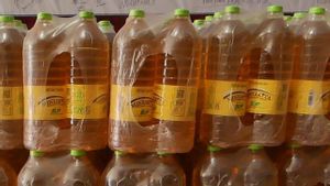 Bulog Magelang Gelontorkan 4.000 Liter Minyak Goreng ke Pasar Tradisional
